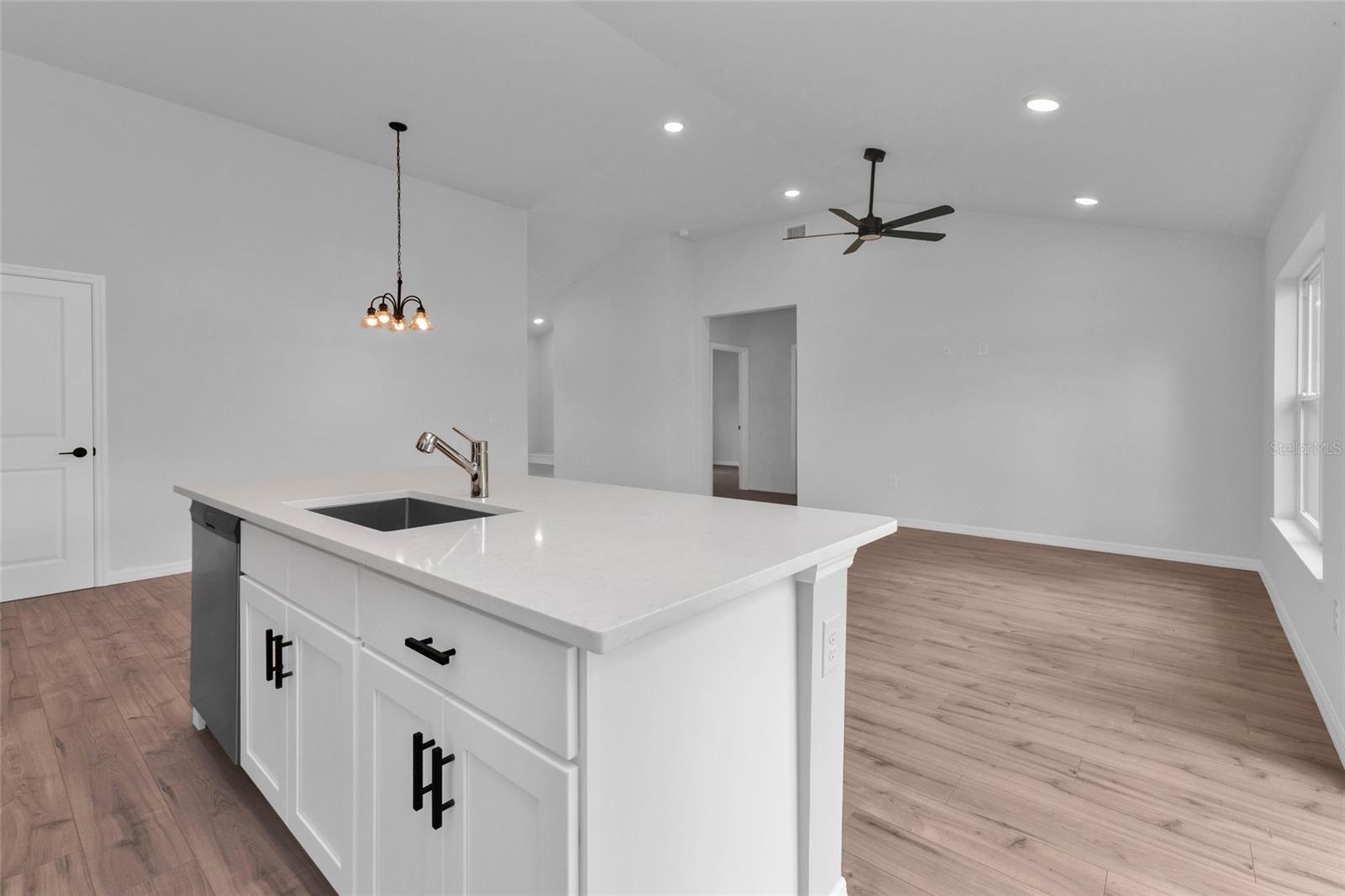 3610 LAREDO AVE — photo 8