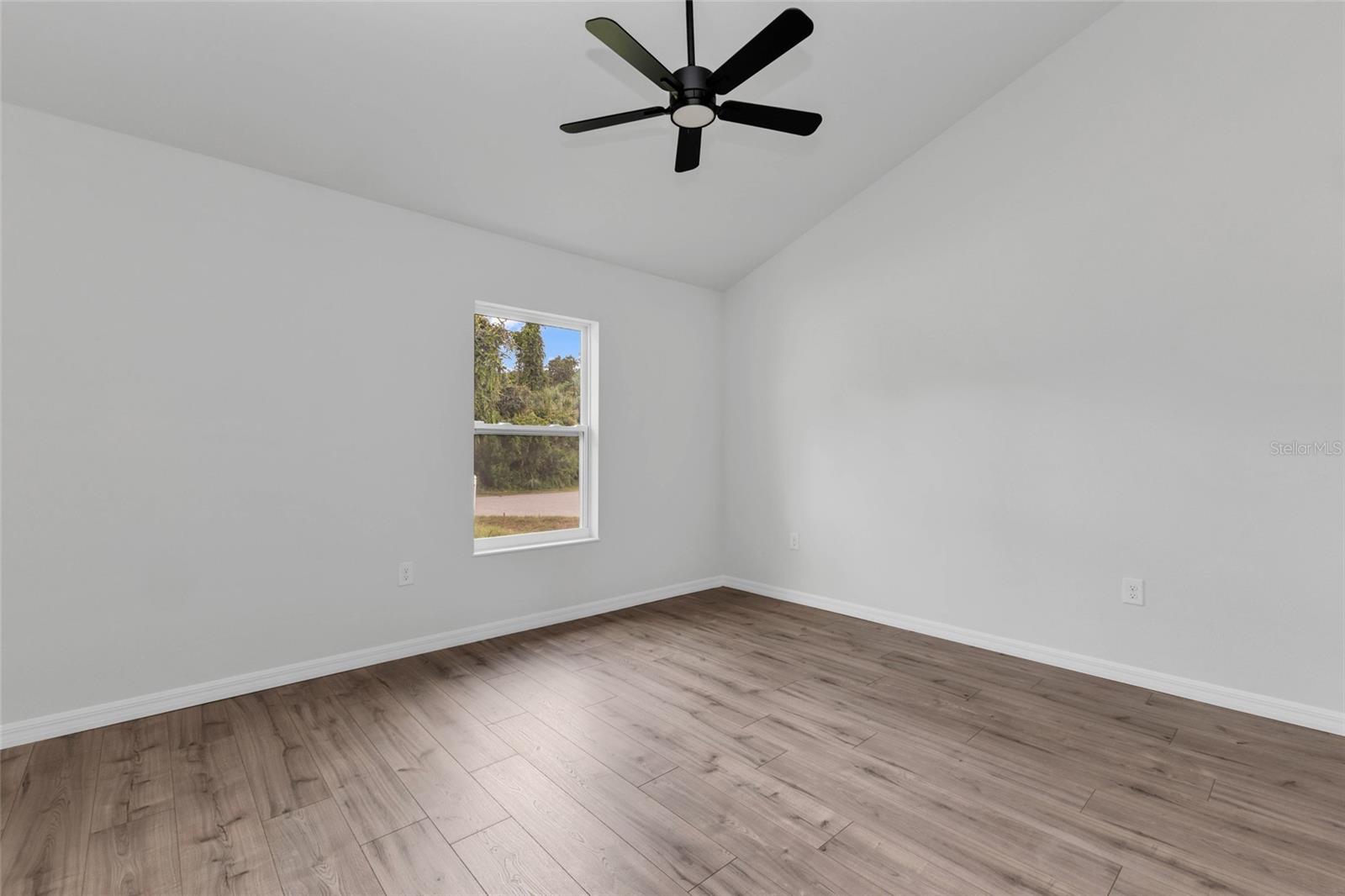 3610 LAREDO AVE — photo 15