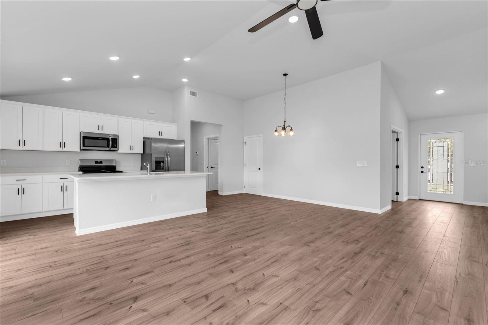 3610 LAREDO AVE — photo 4