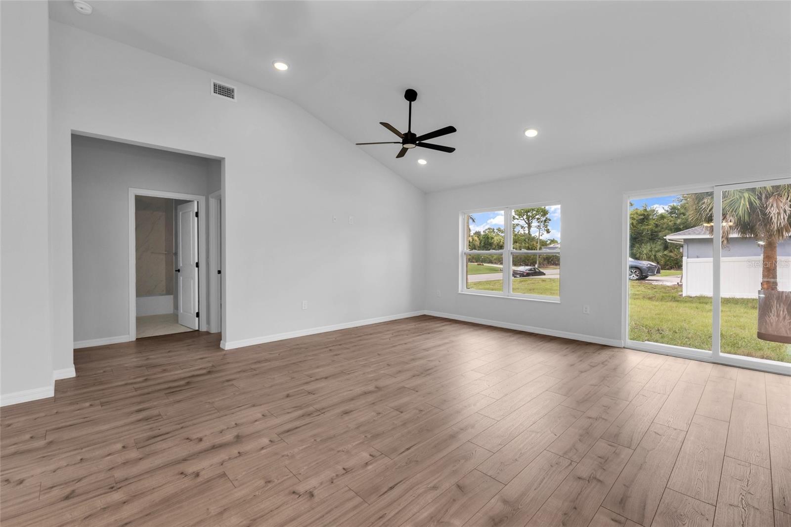 3610 LAREDO AVE — photo 5