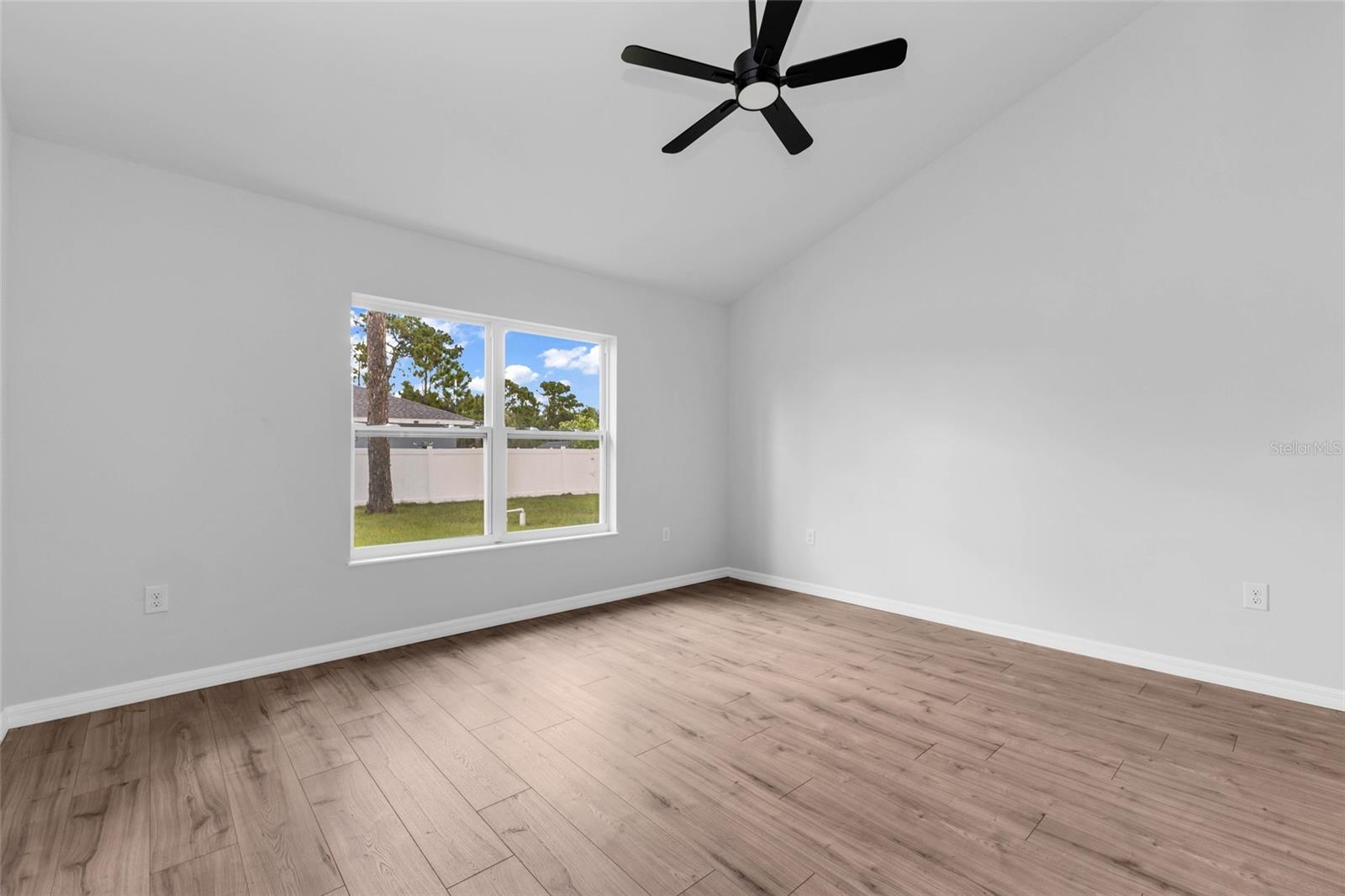 3610 LAREDO AVE — photo 11