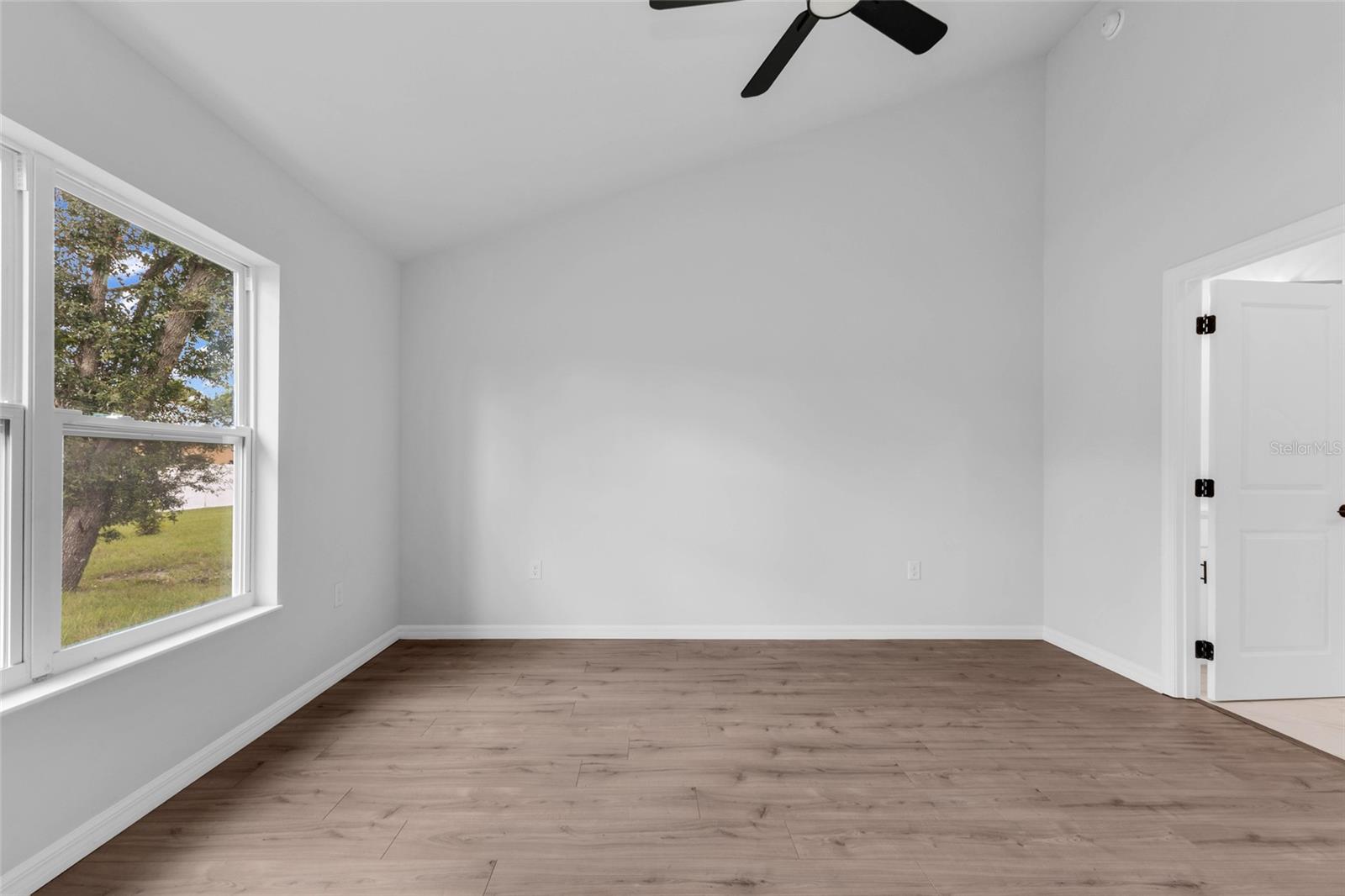 3610 LAREDO AVE — photo 10