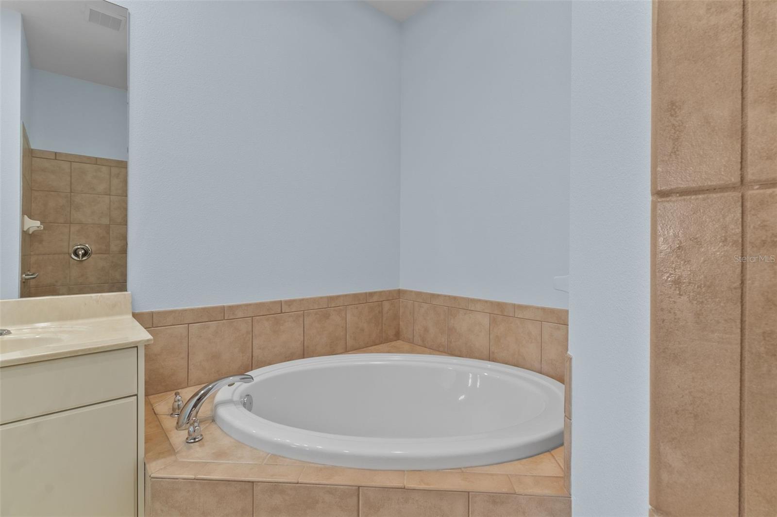 9486 HAWK NEST LN — photo 24