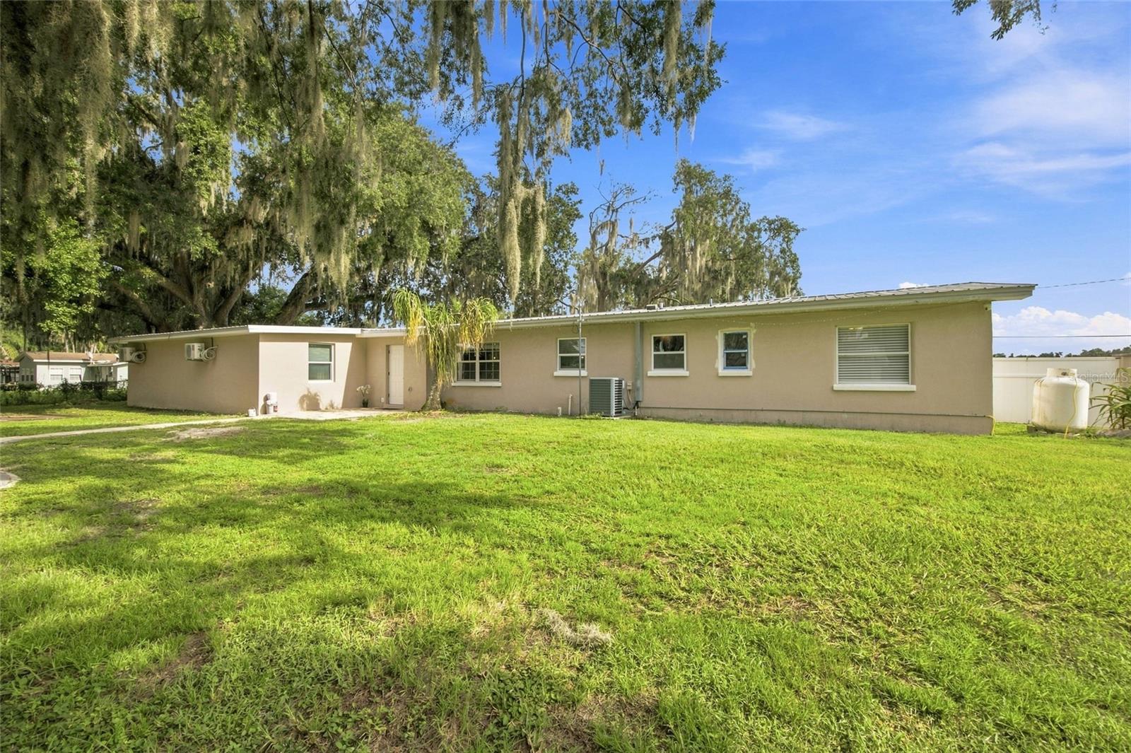 5106 THONOTOSASSA RD — photo 52