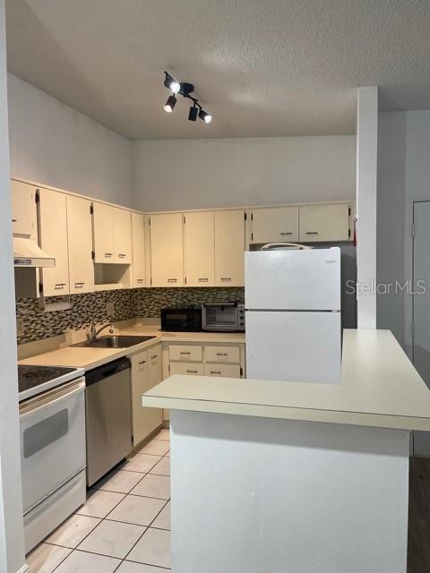 3223 FOX CHASE CIR N #203 — photo 8