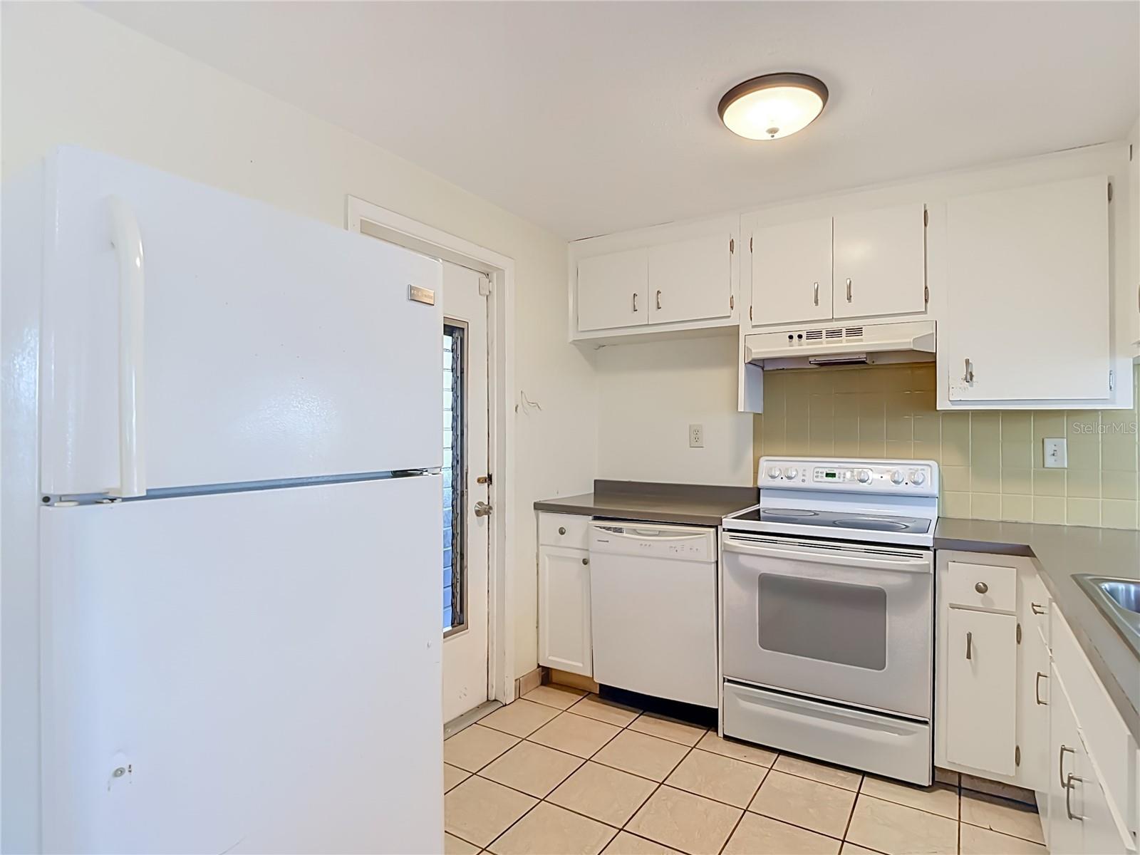 10328 LOQUAT DR — photo 8