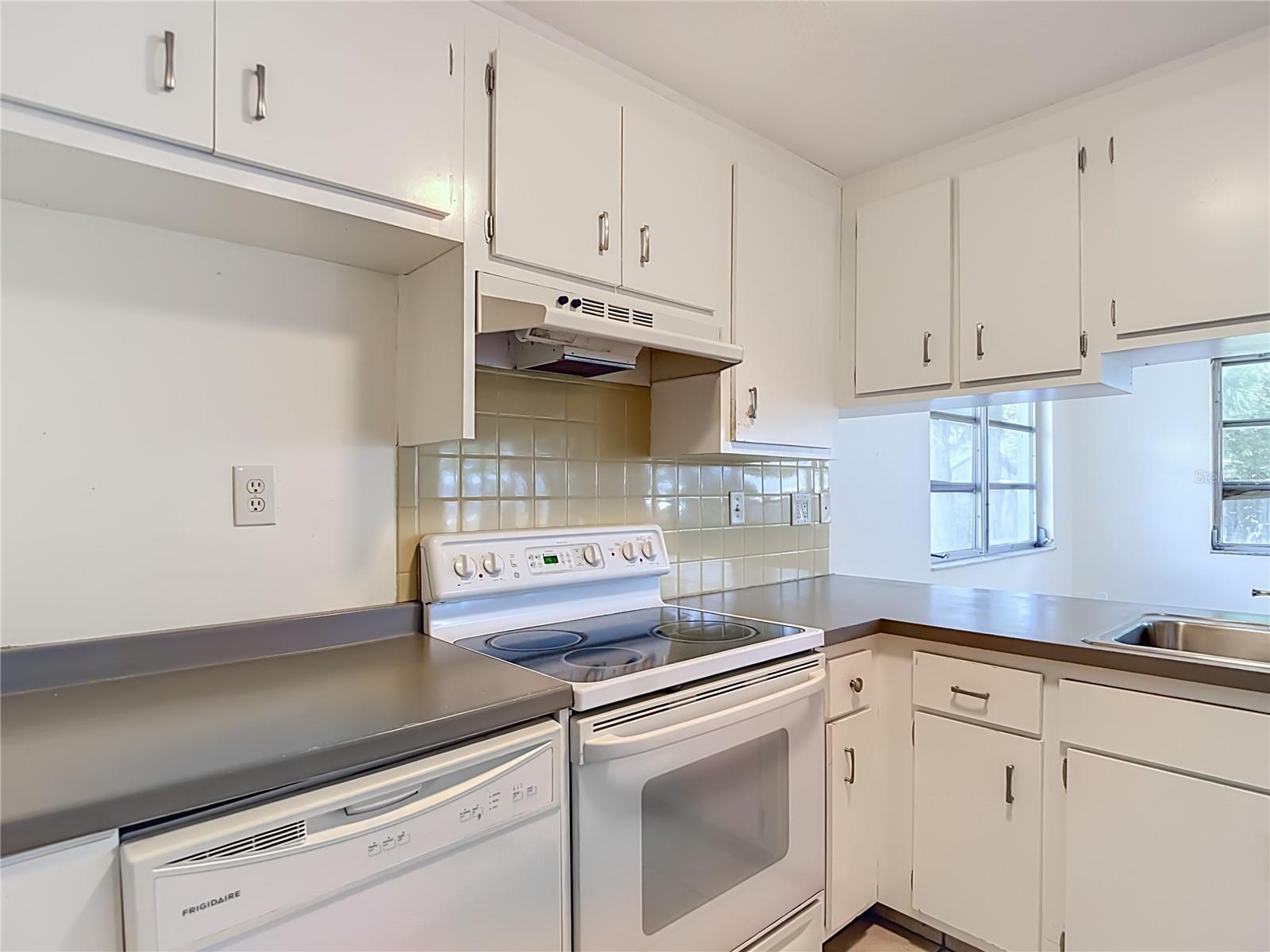 10328 LOQUAT DR — photo 11