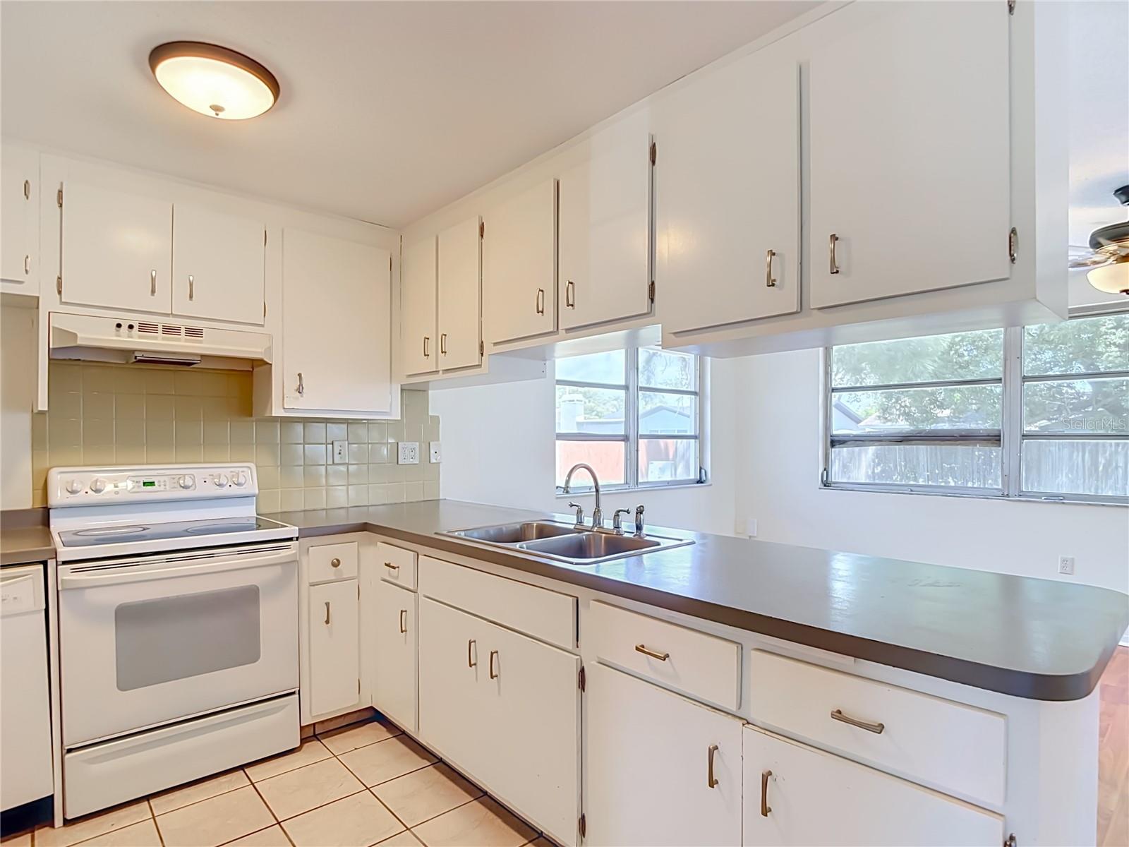 10328 LOQUAT DR — photo 9
