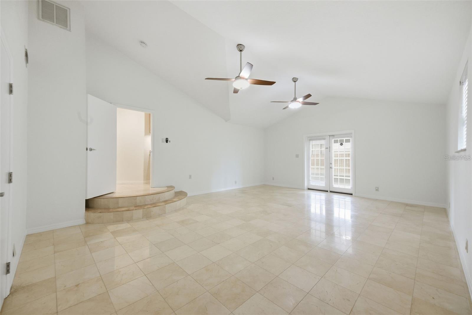 2512 W KANSAS AVE — photo 8