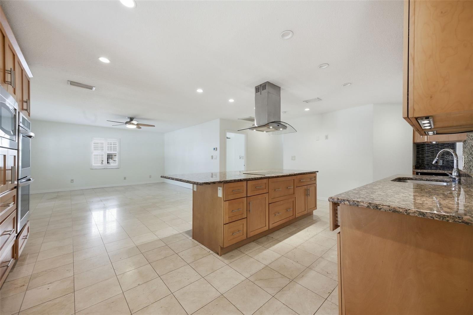 2512 W KANSAS AVE — photo 4