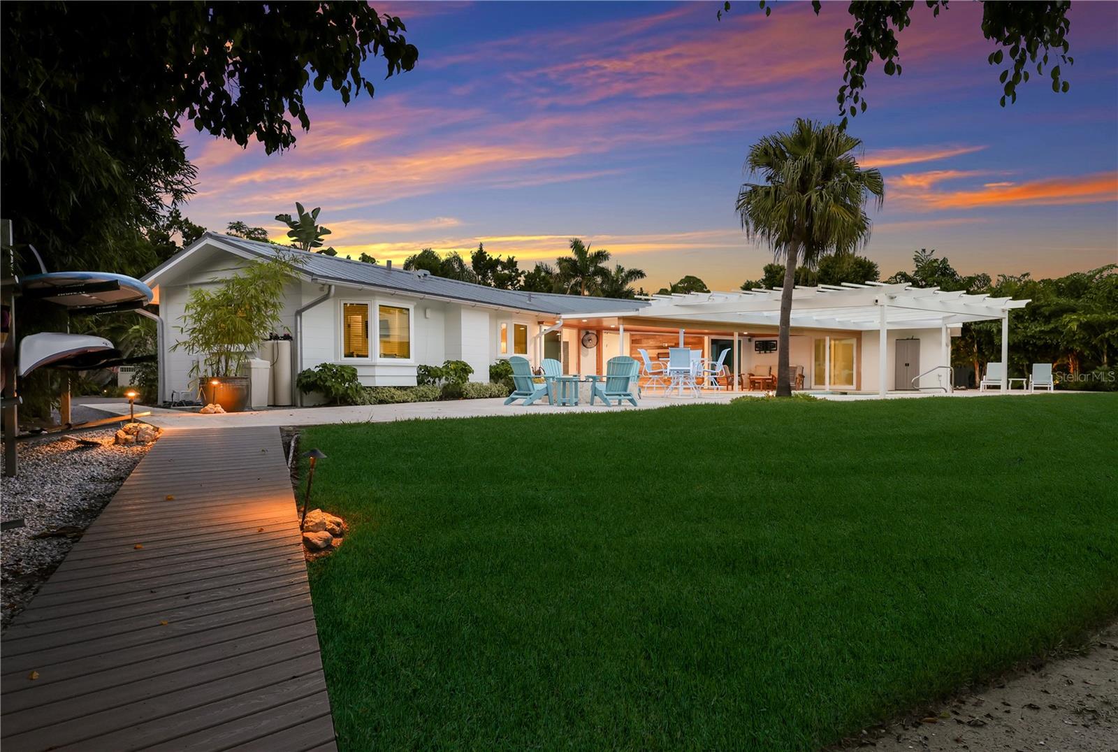 6561 BAYOU HAMMOCK RD — photo 32
