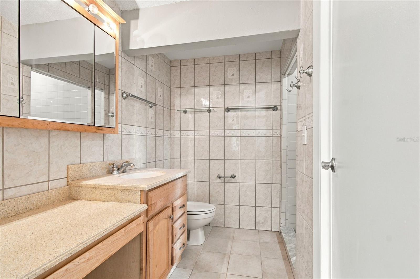 373 FOXCROFT DR E — photo 36
