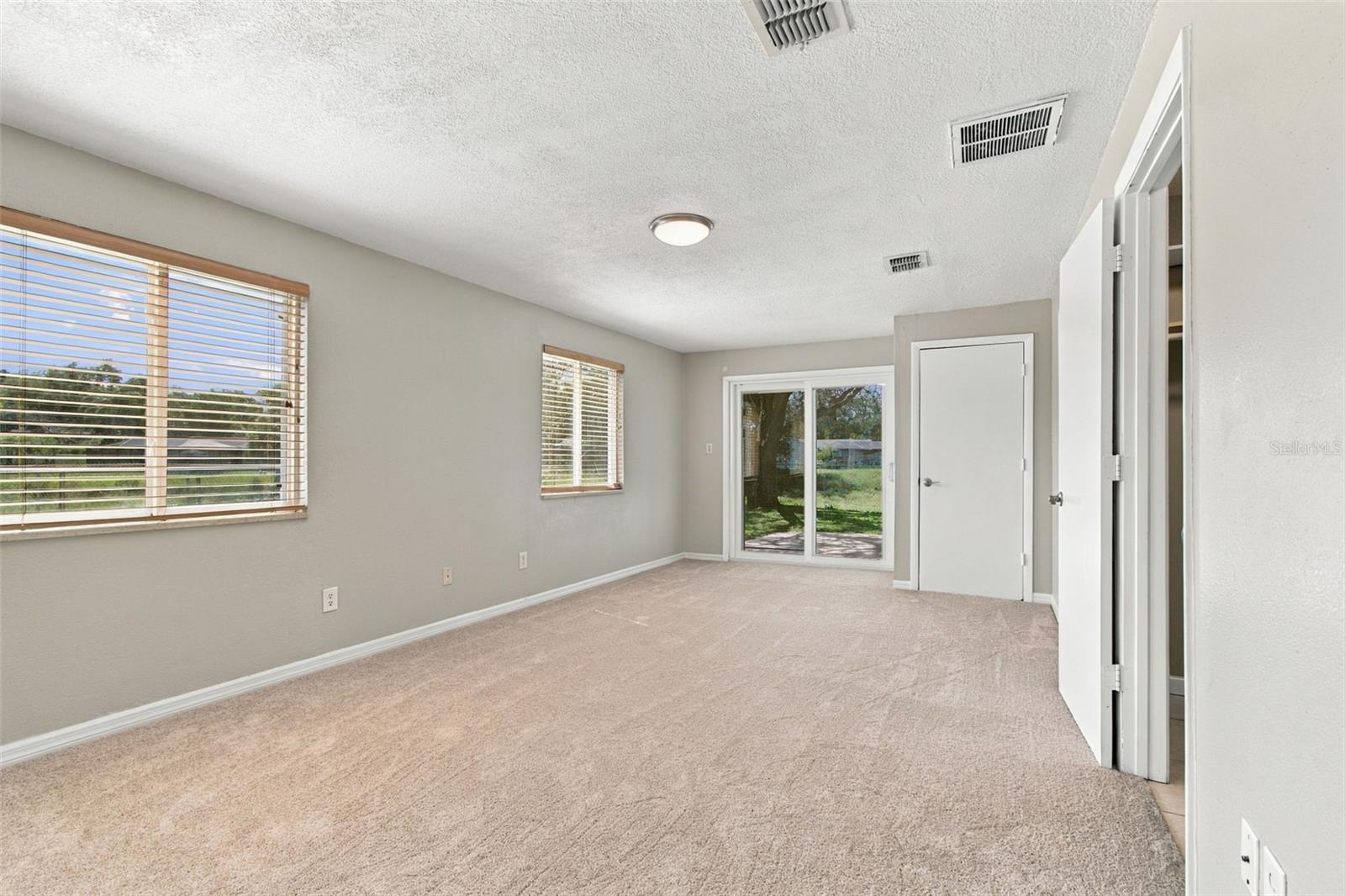 373 FOXCROFT DR E — photo 30