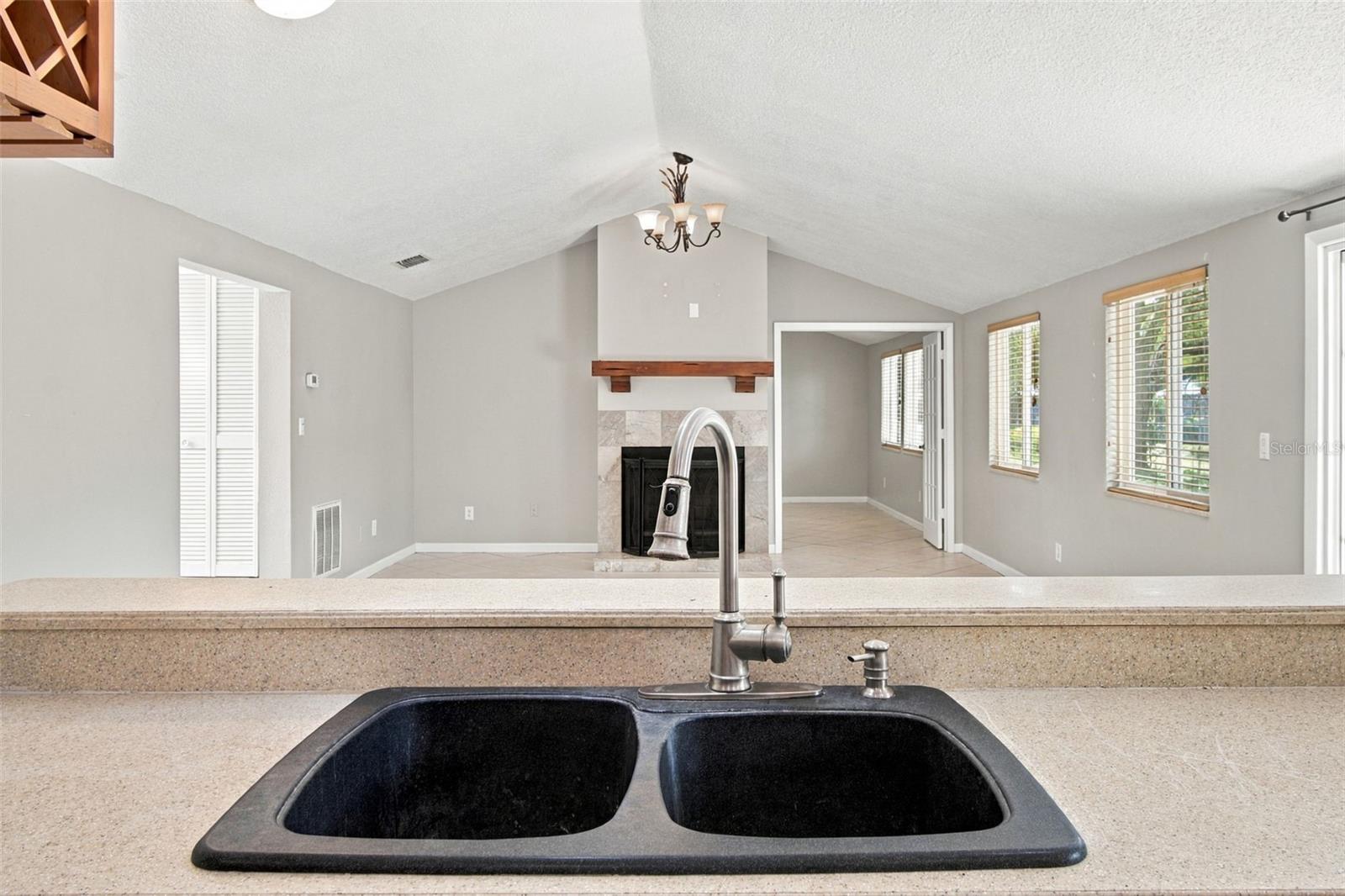 373 FOXCROFT DR E — photo 19