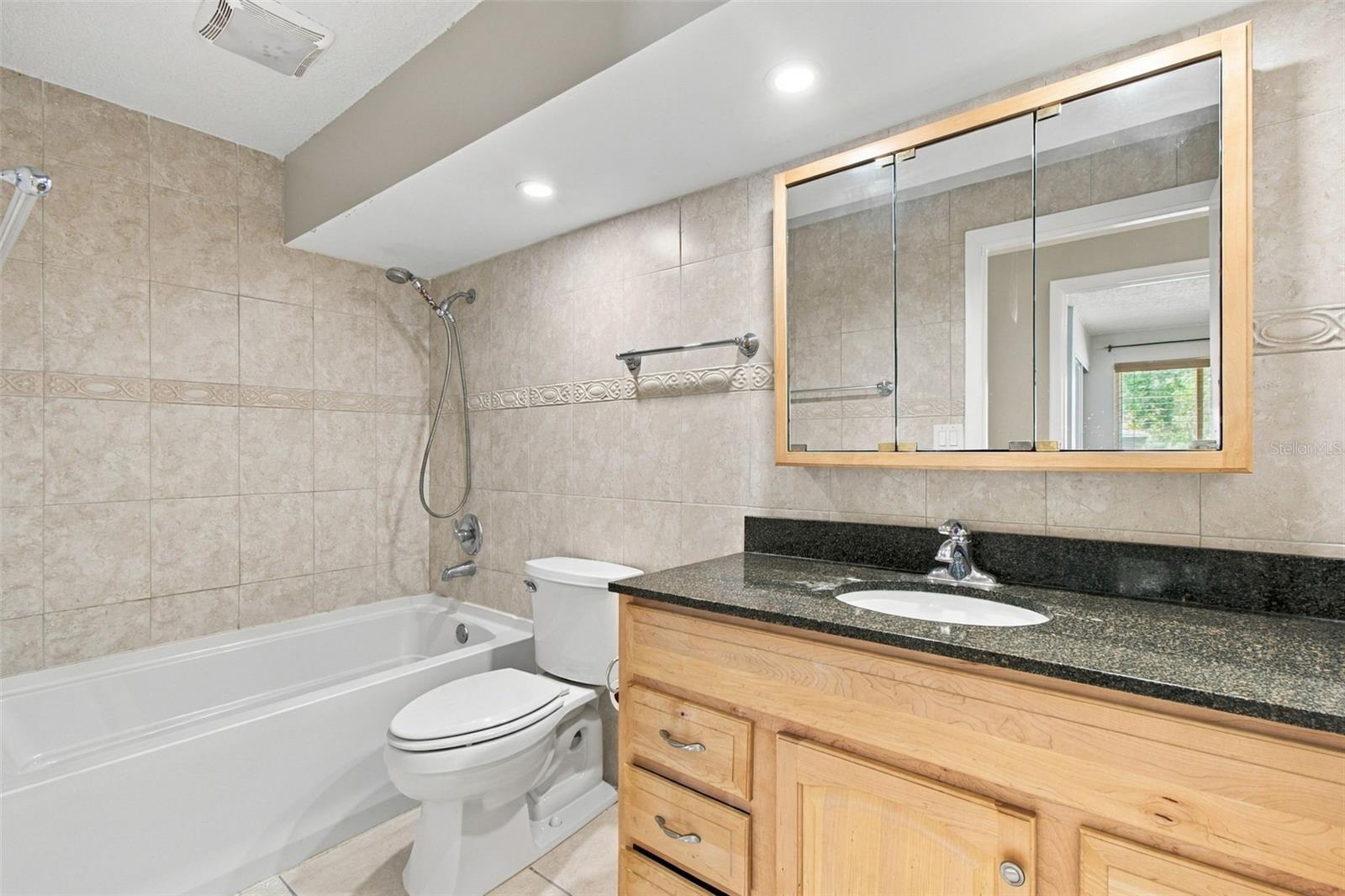 373 FOXCROFT DR E — photo 26