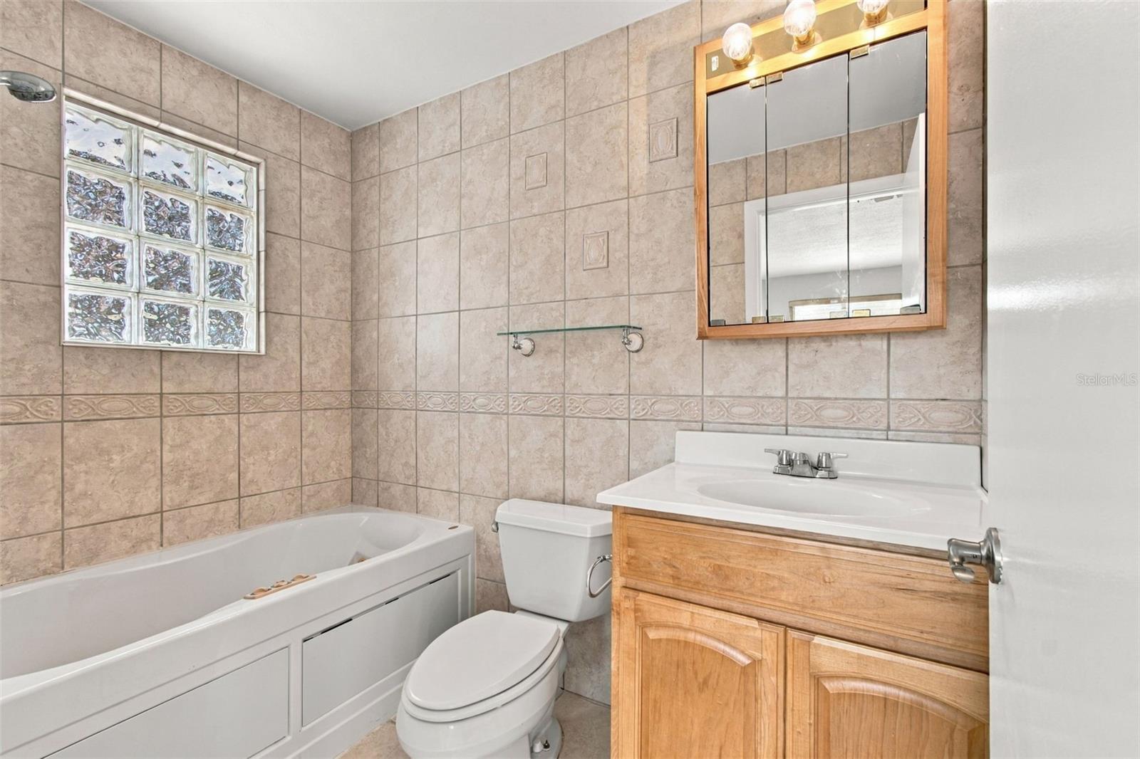 373 FOXCROFT DR E — photo 33