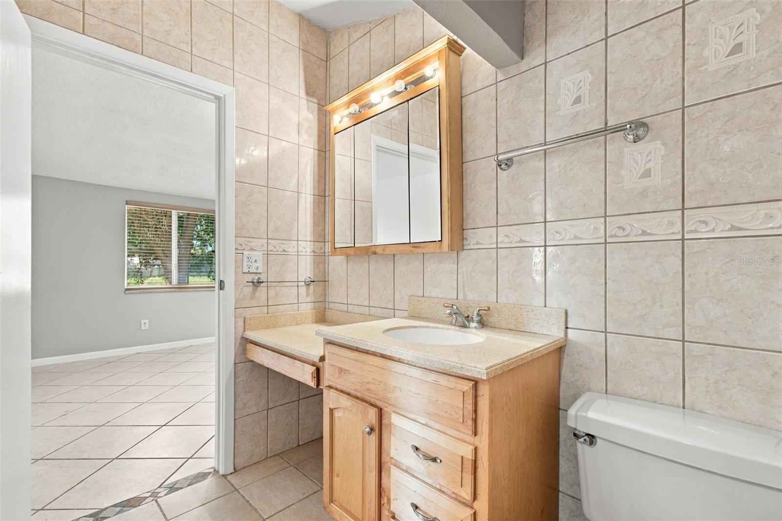 373 FOXCROFT DR E — photo 37