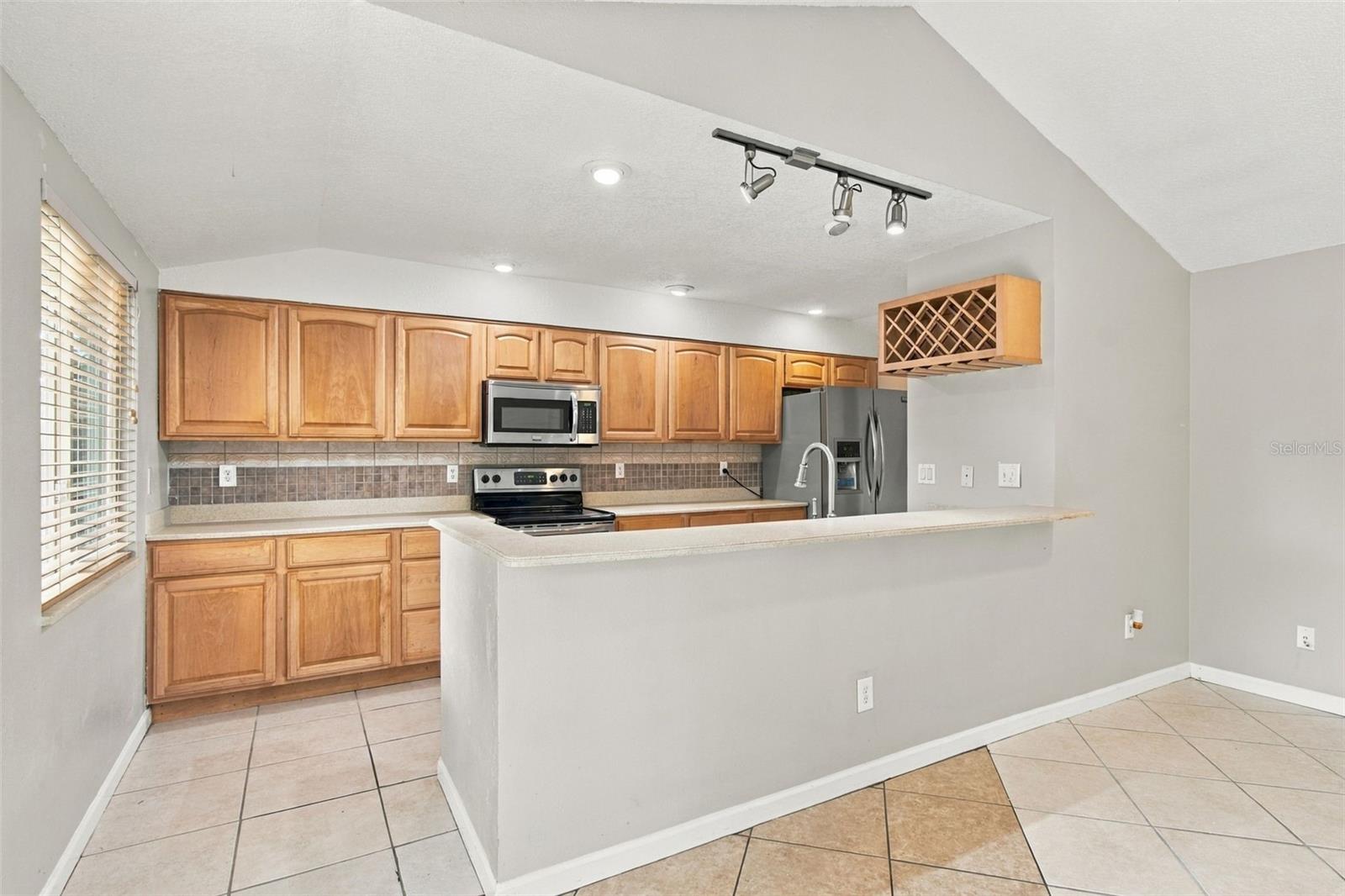 373 FOXCROFT DR E — photo 15