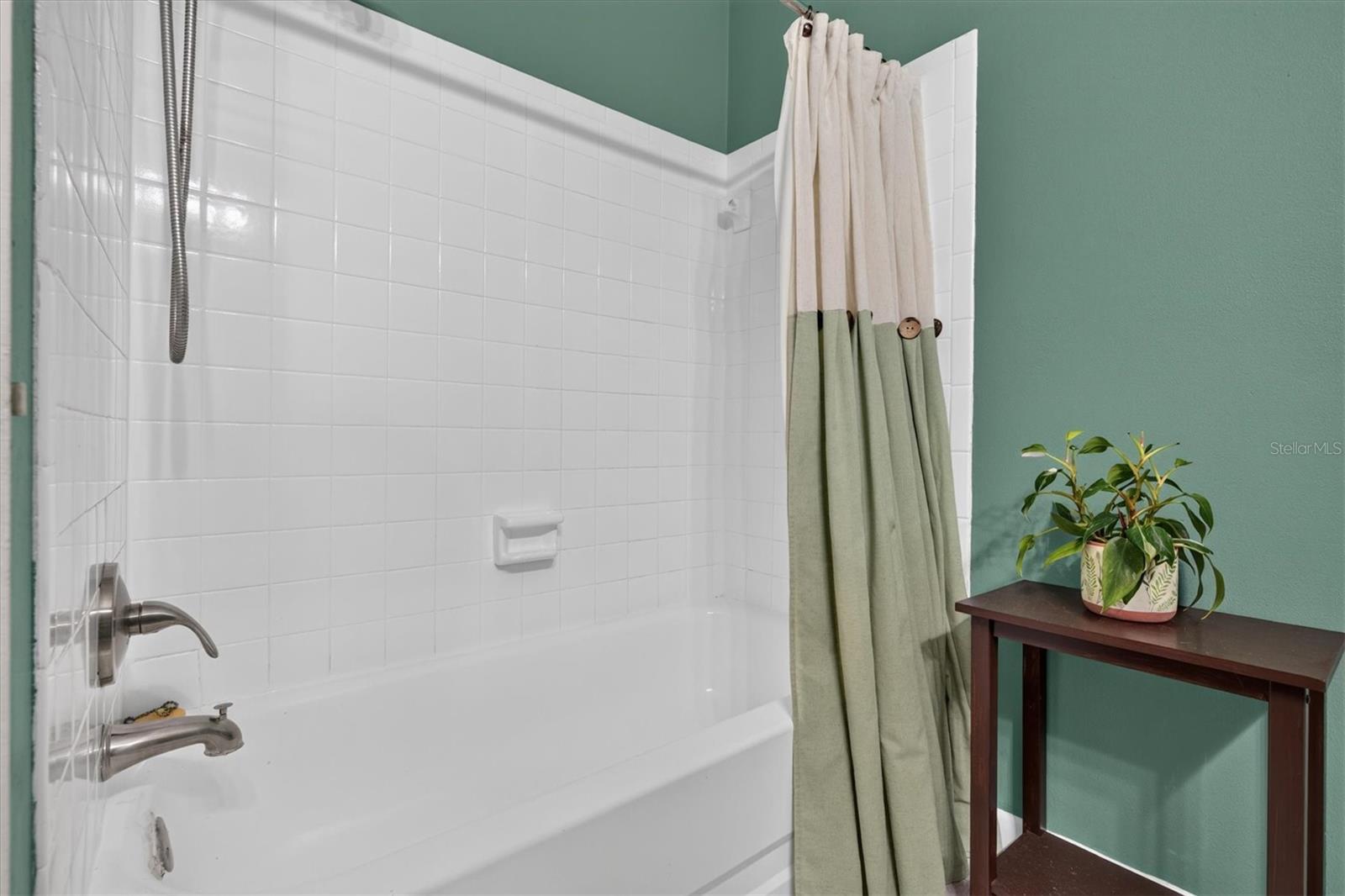 508 COCOPLUM DR — photo 32
