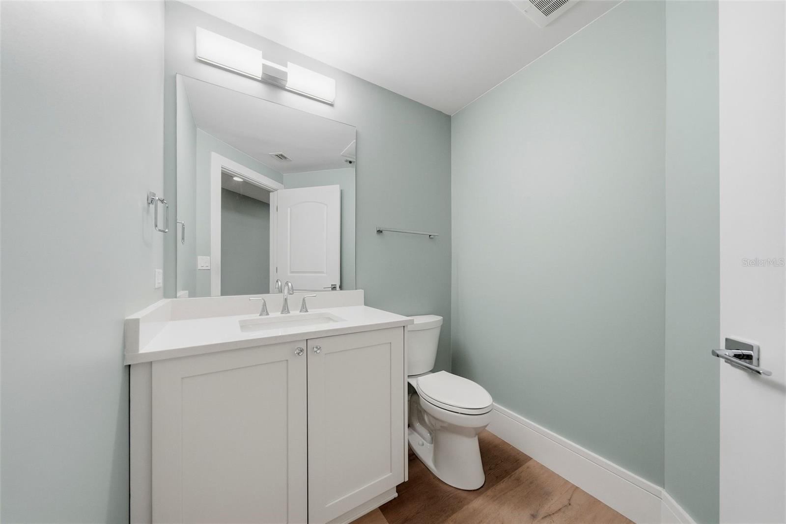 231 2ND ST S #202 — photo 38
