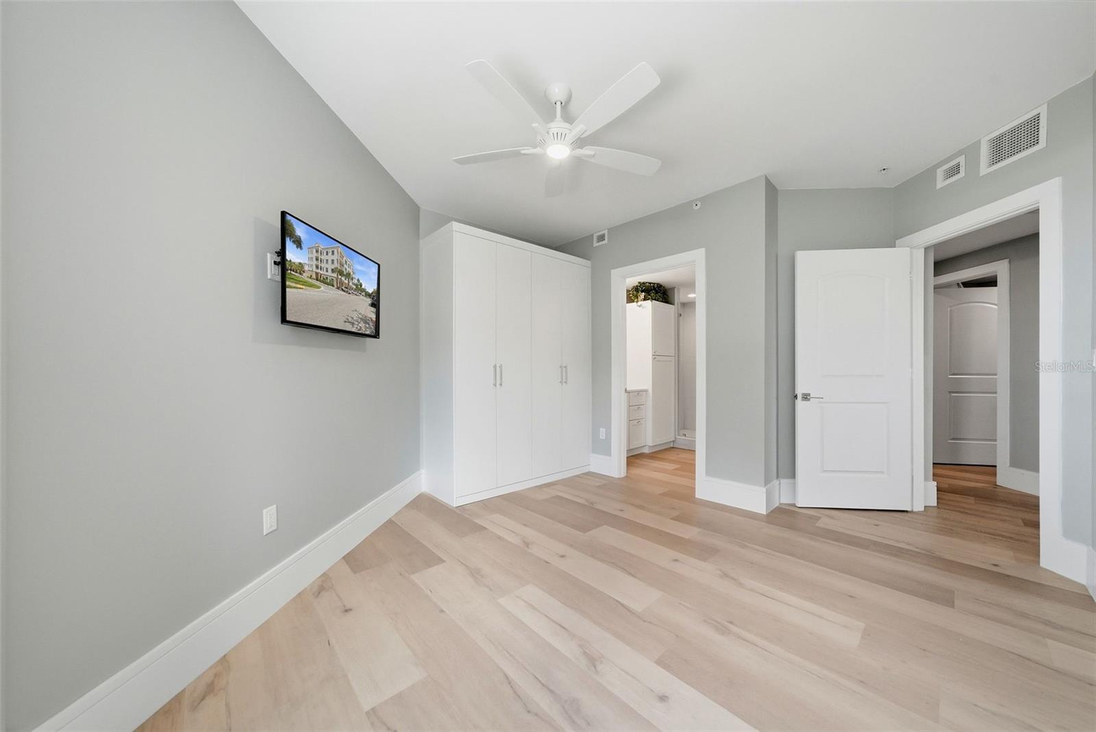 231 2ND ST S #202 — photo 34