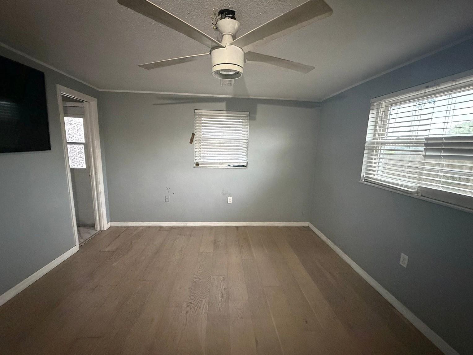 3221 ROXBURY DR — photo 10