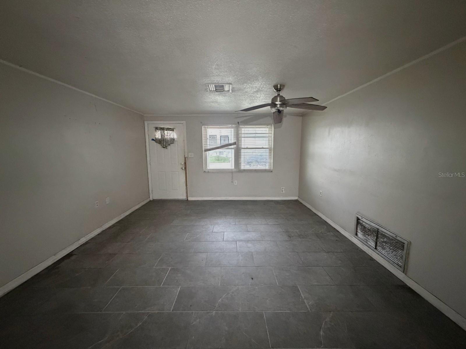 3221 ROXBURY DR — photo 5