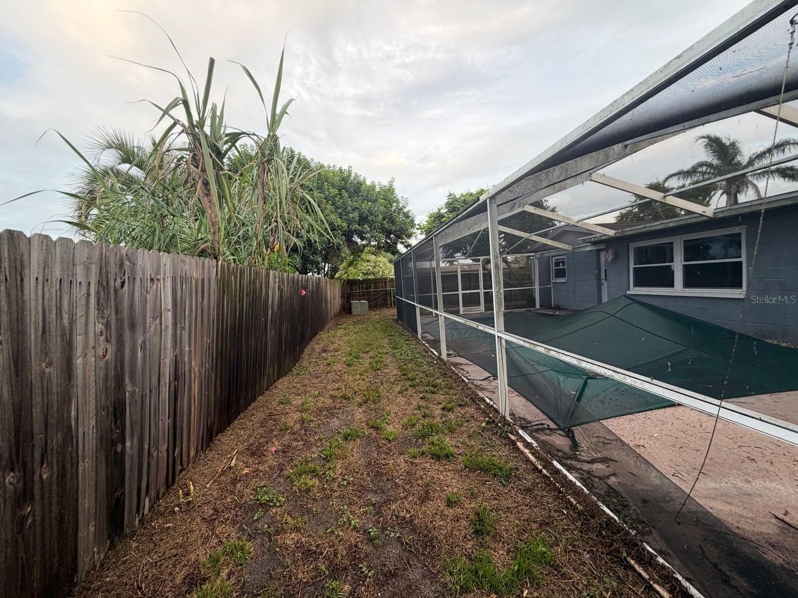 3221 ROXBURY DR — photo 22