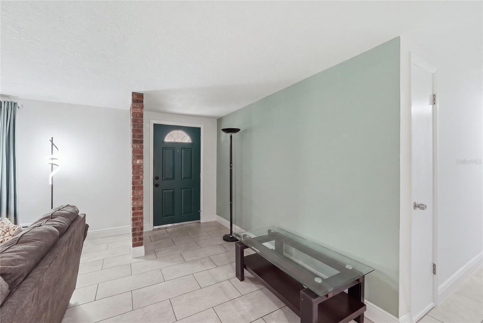 1909 W HANNA AVE — photo 11