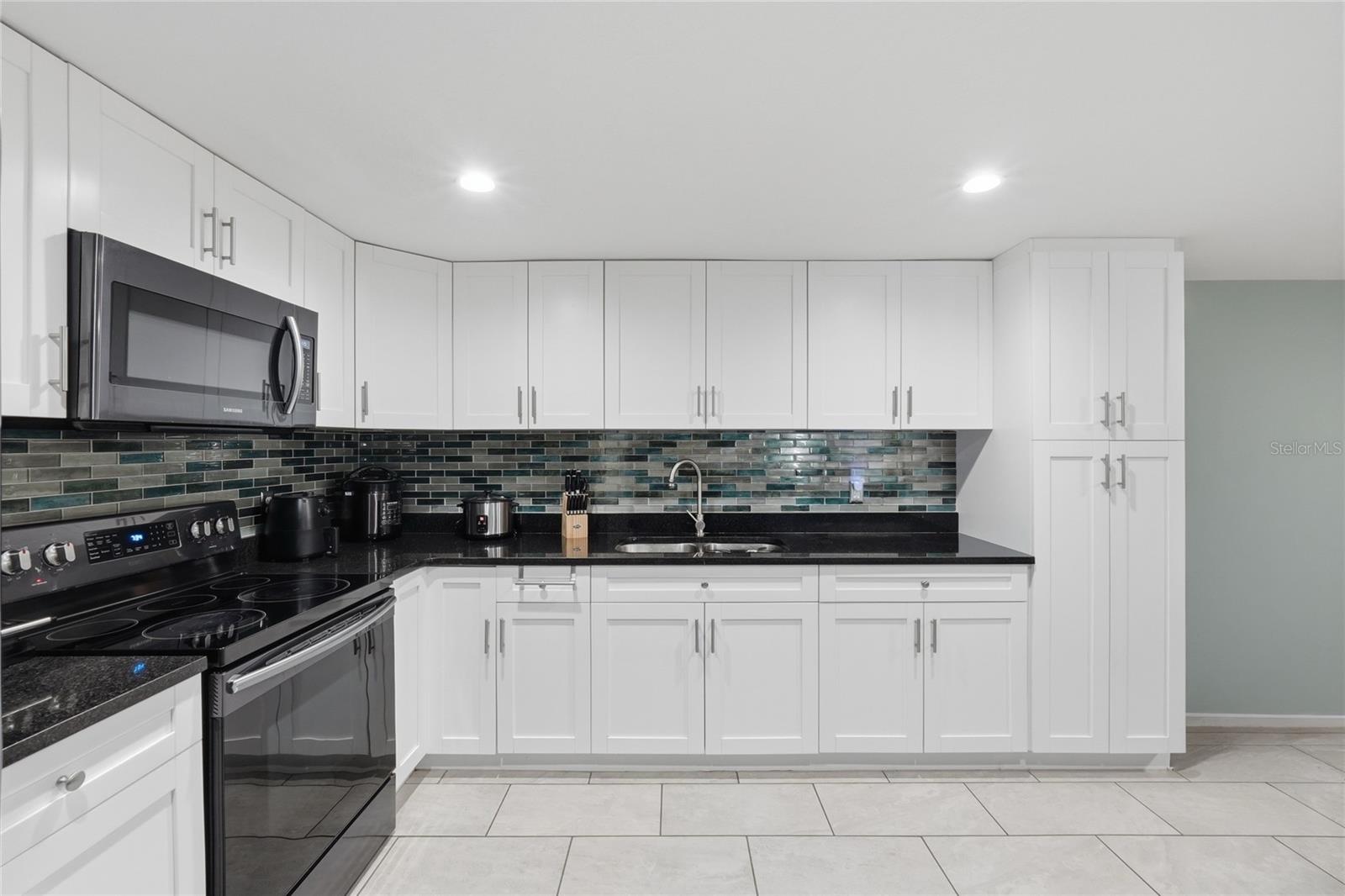 1909 W HANNA AVE — photo 10