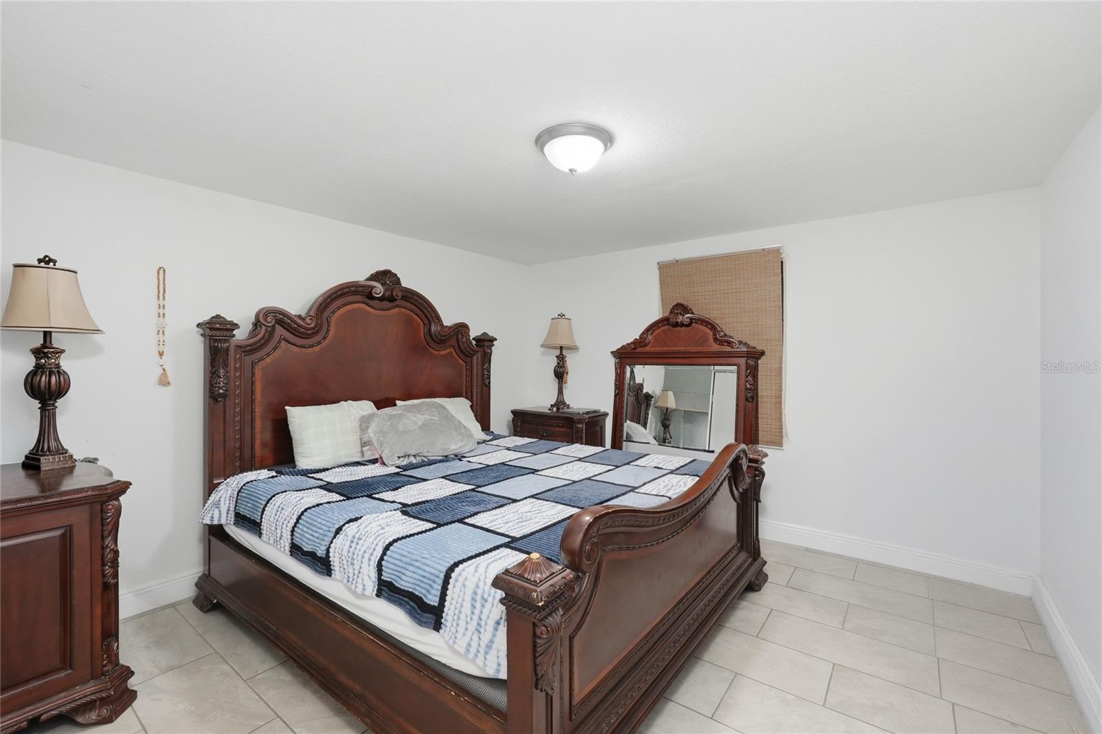 1909 W HANNA AVE — photo 17
