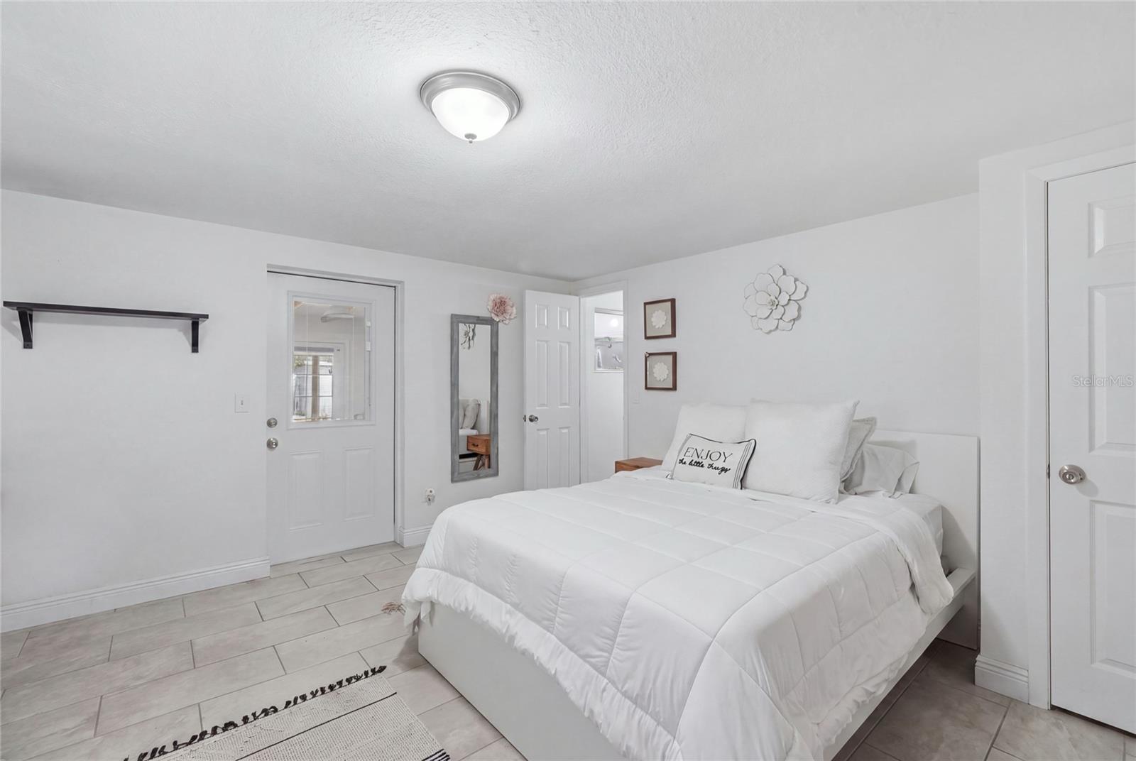 1909 W HANNA AVE — photo 14