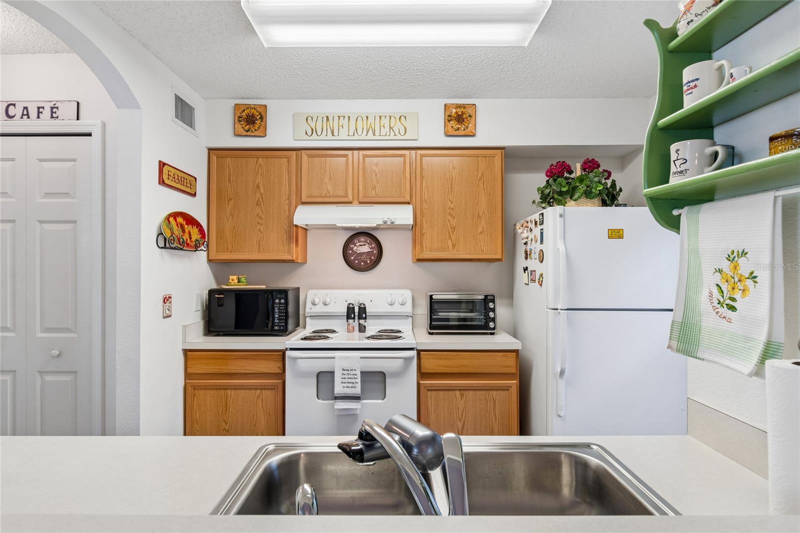 4009 DOLPHIN DR — photo 8