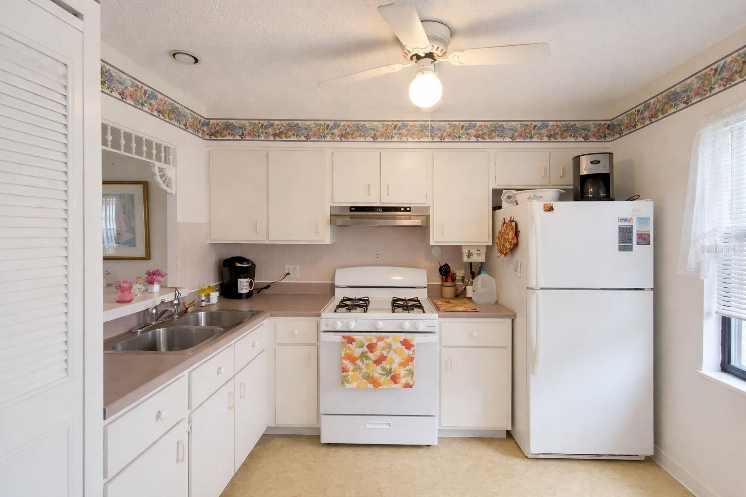 1428 ARROWHEAD CIR W — photo 3
