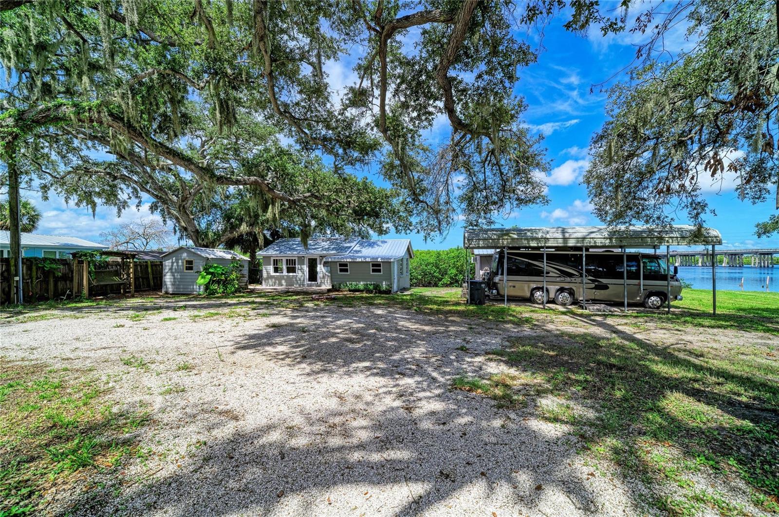 1609 SAFFOLD PARK DR — photo 8