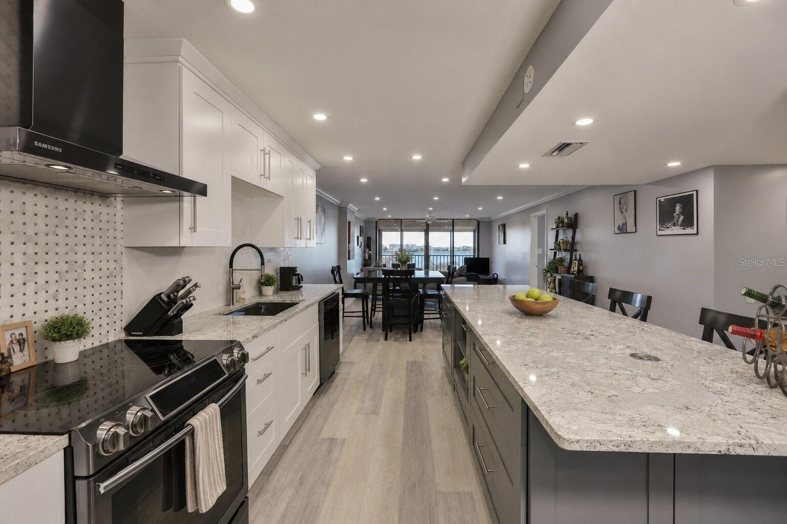7037 SUNSET DR S #606 — photo 2