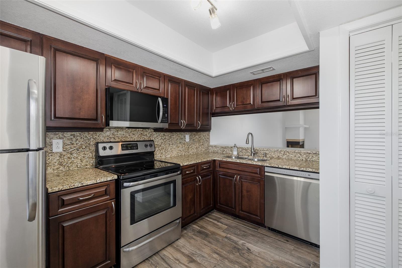 160 LAKEVIEW WAY #160 — photo 15
