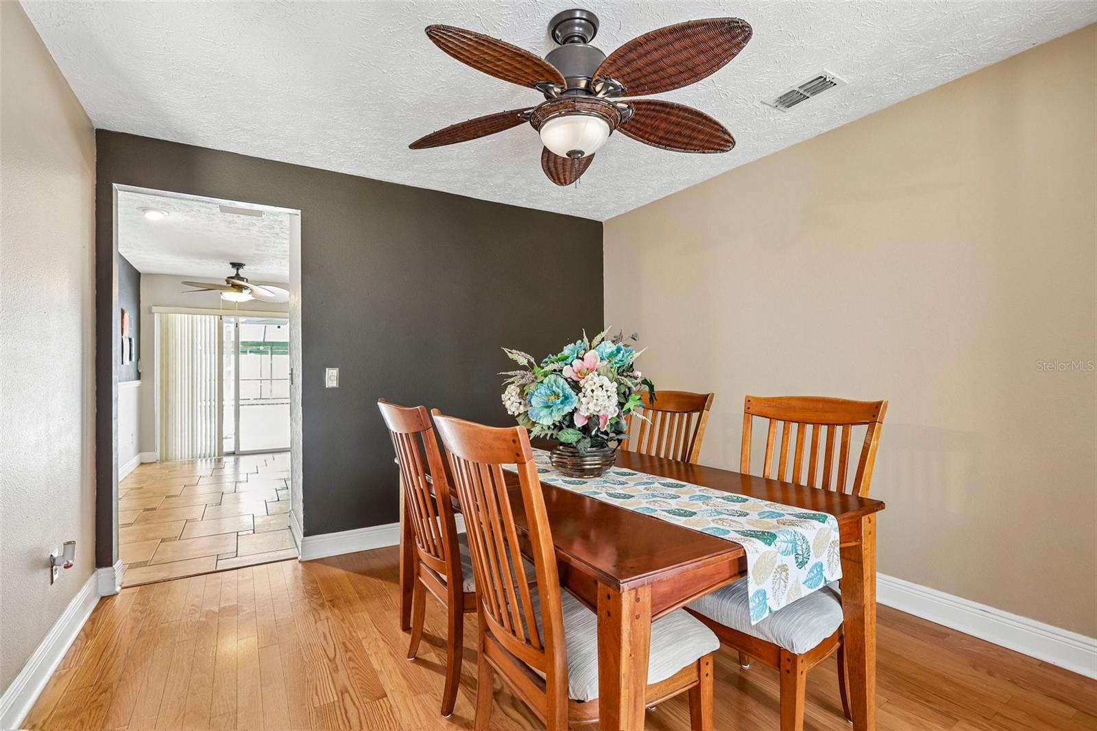 1424 DUMONT DR — photo 18