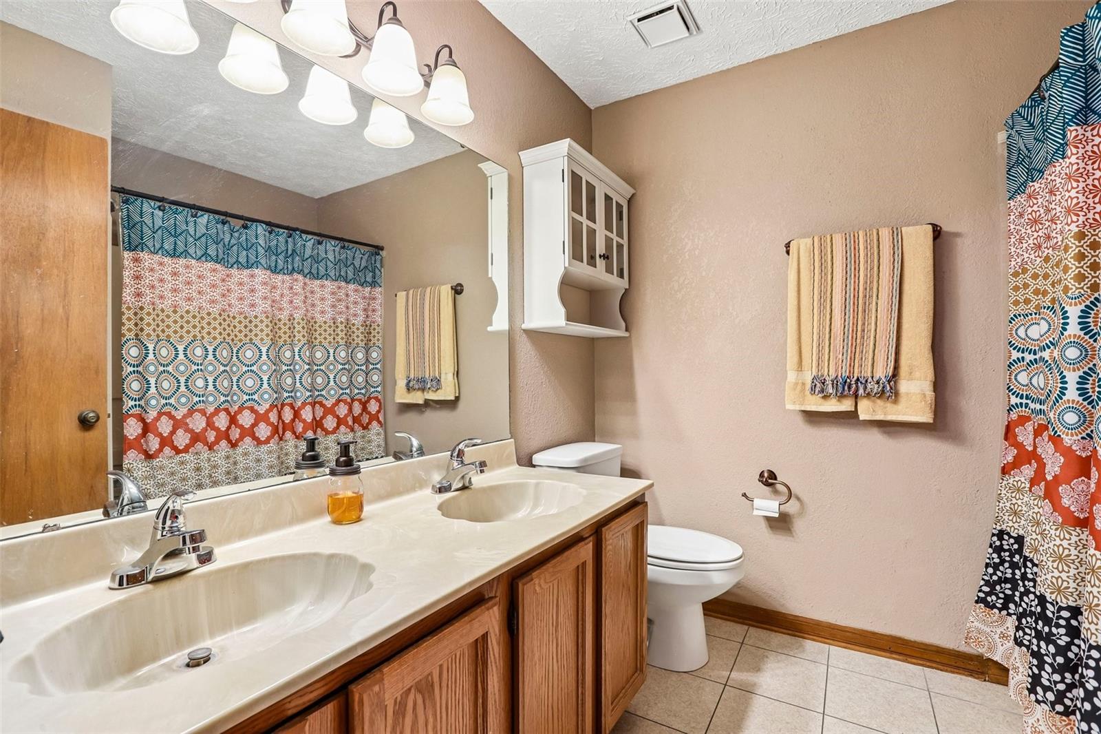 1424 DUMONT DR — photo 29