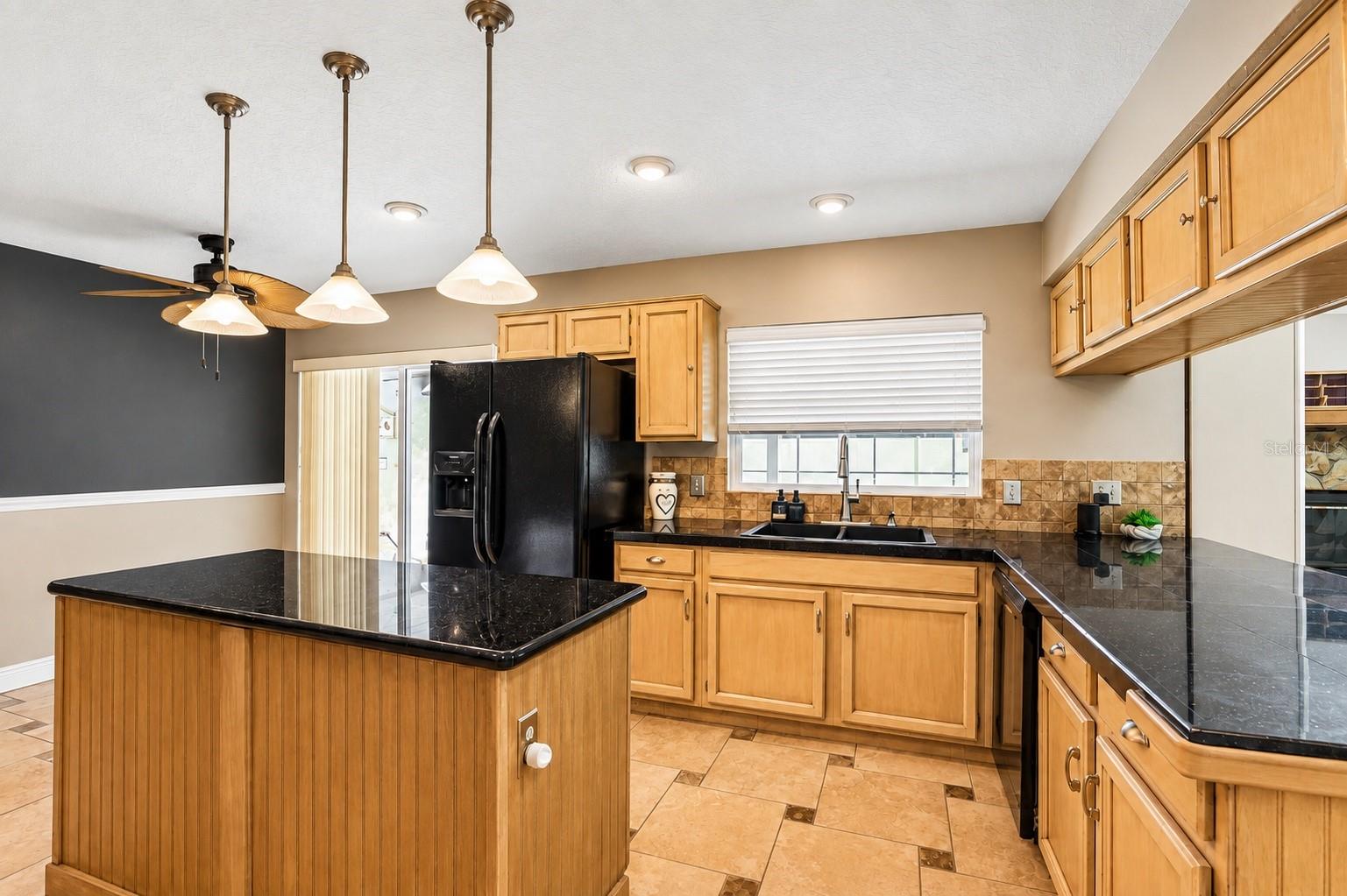 1424 DUMONT DR — photo 14