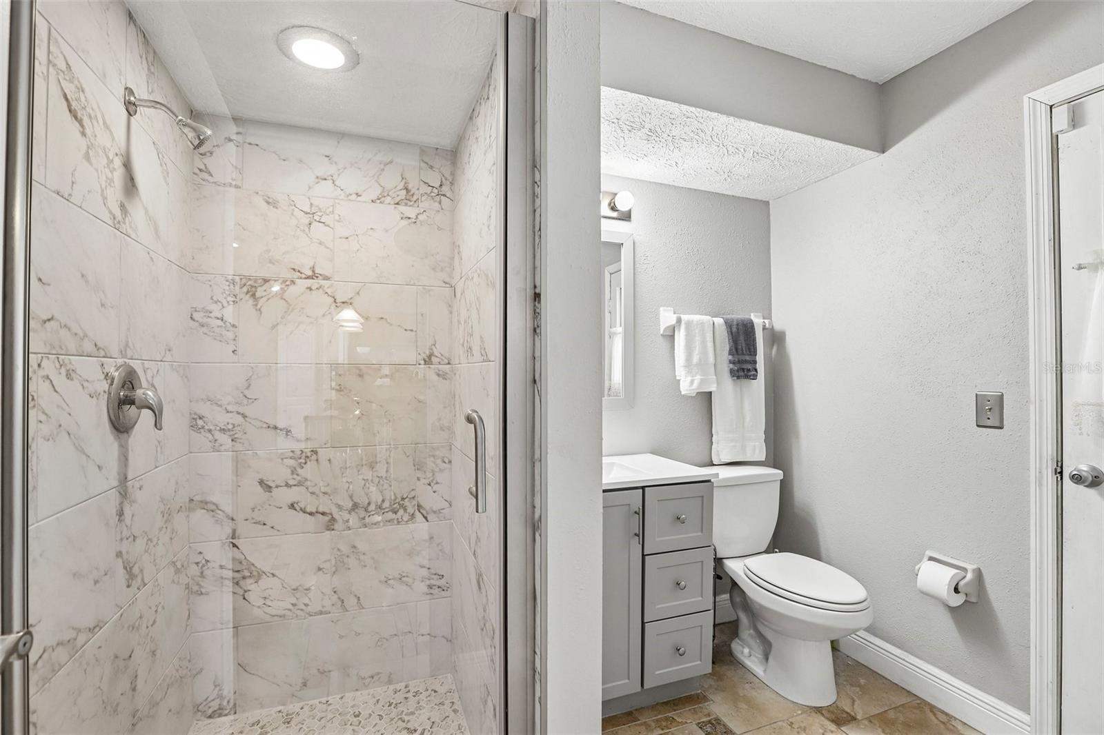1424 DUMONT DR — photo 24
