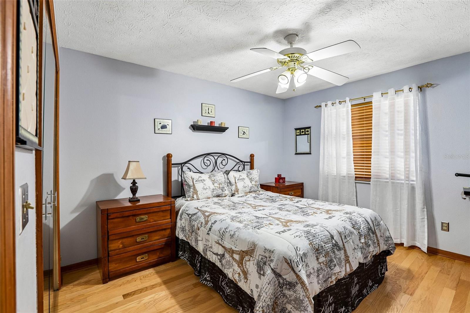 1424 DUMONT DR — photo 28