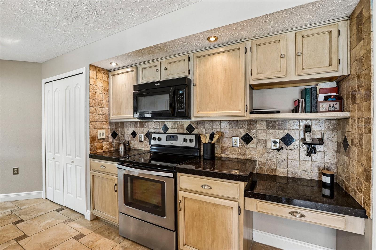1424 DUMONT DR — photo 12