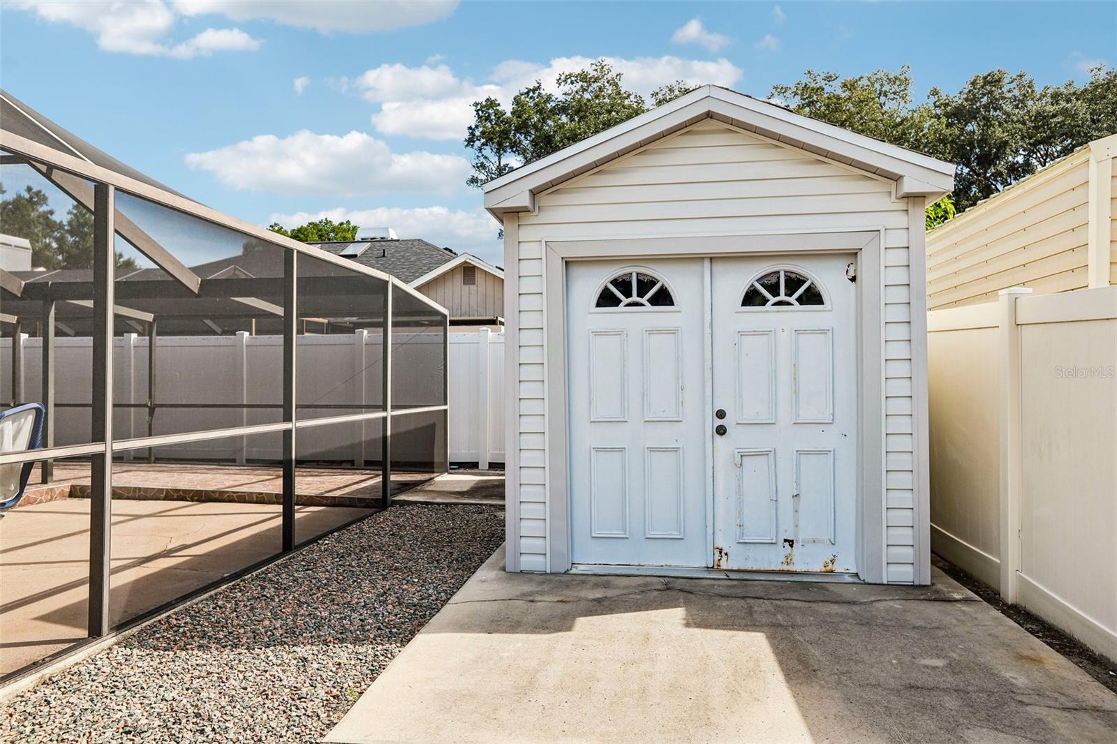 1424 DUMONT DR — photo 39