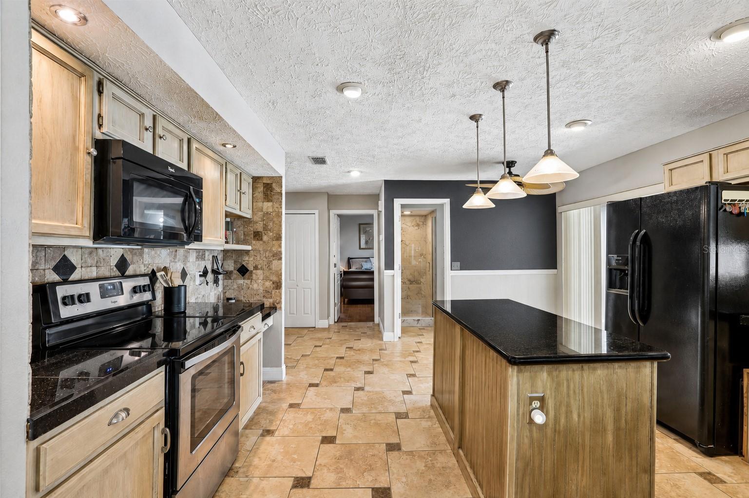 1424 DUMONT DR — photo 13