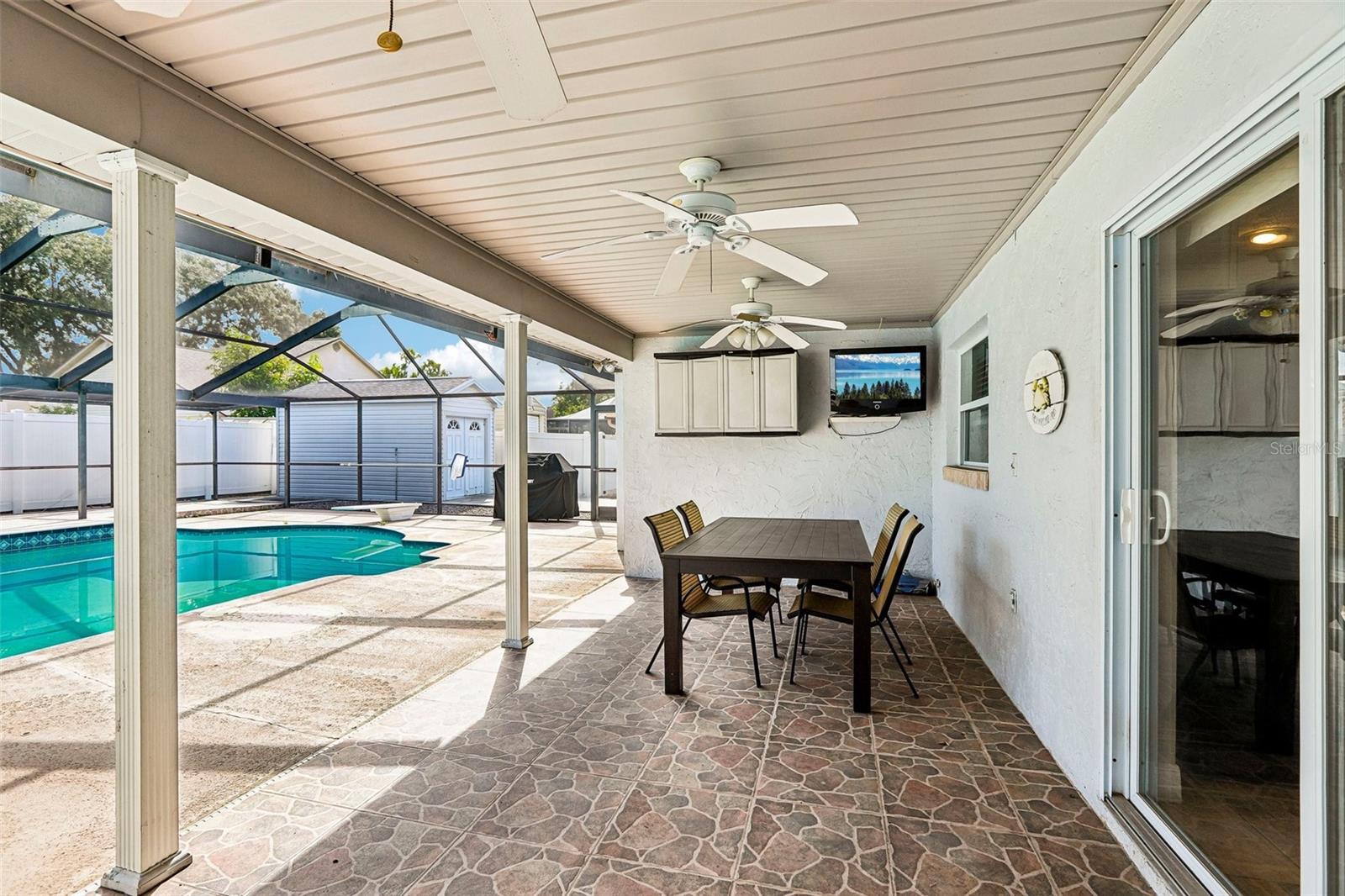 1424 DUMONT DR — photo 33