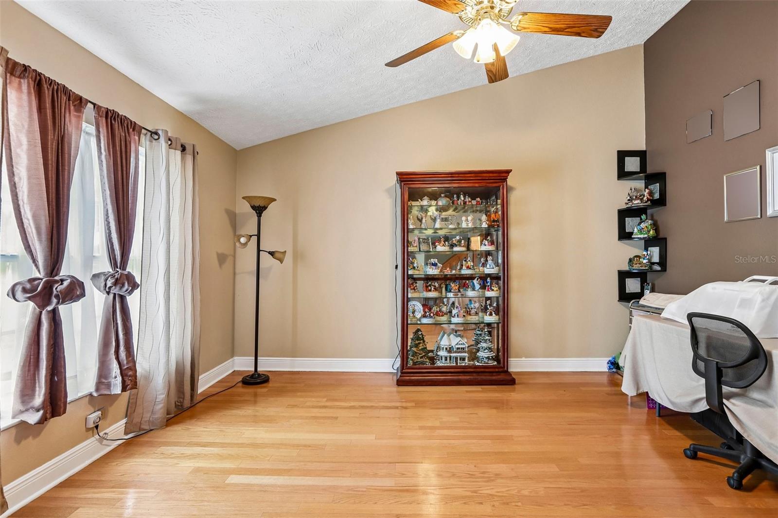 1424 DUMONT DR — photo 19