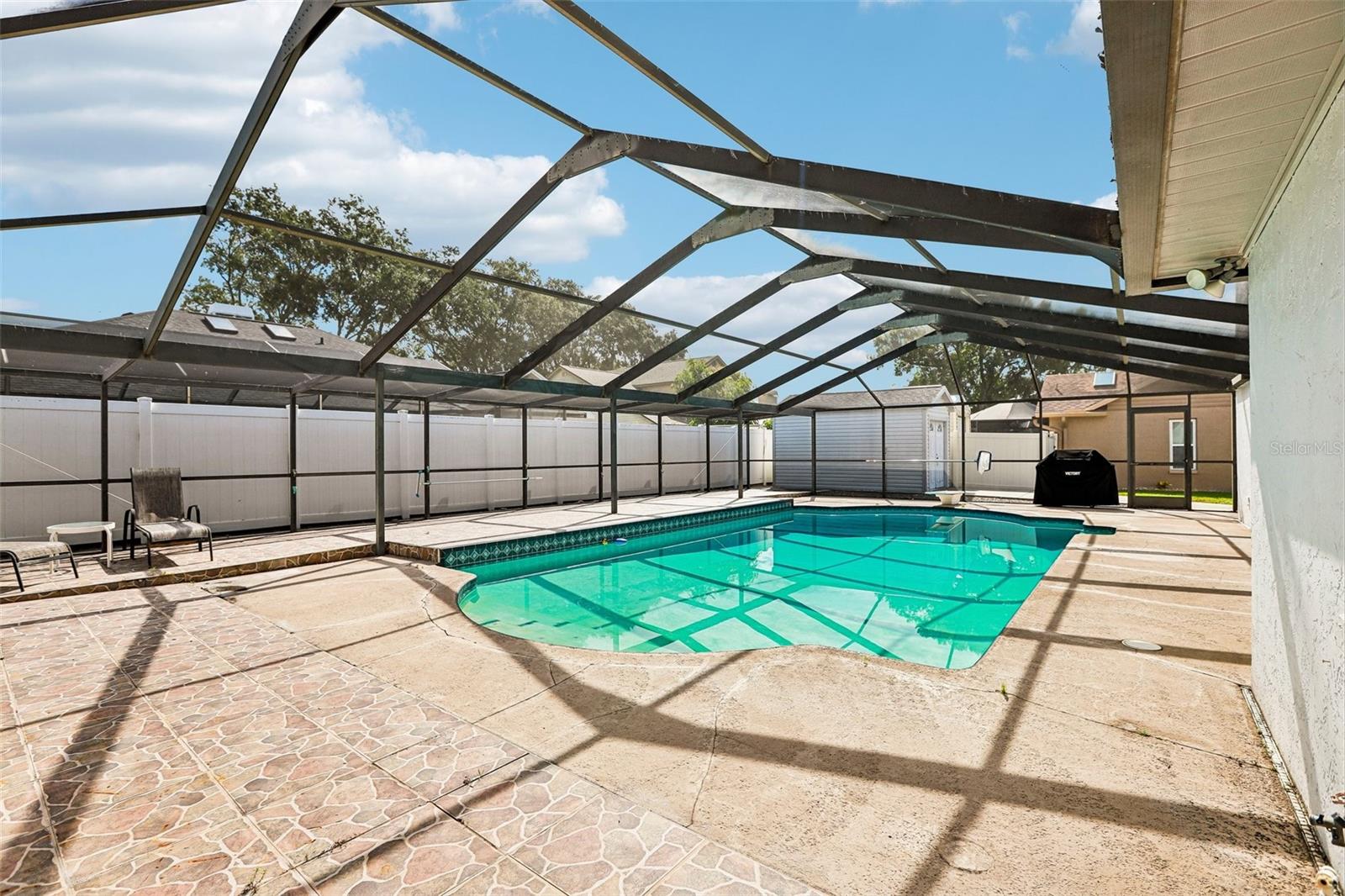 1424 DUMONT DR — photo 34