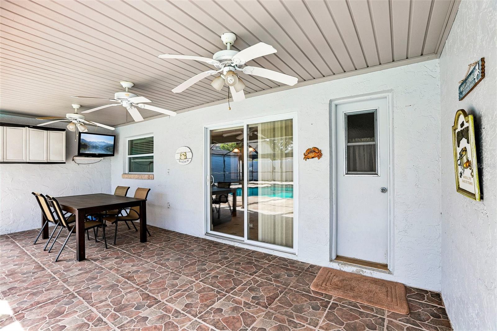 1424 DUMONT DR — photo 32