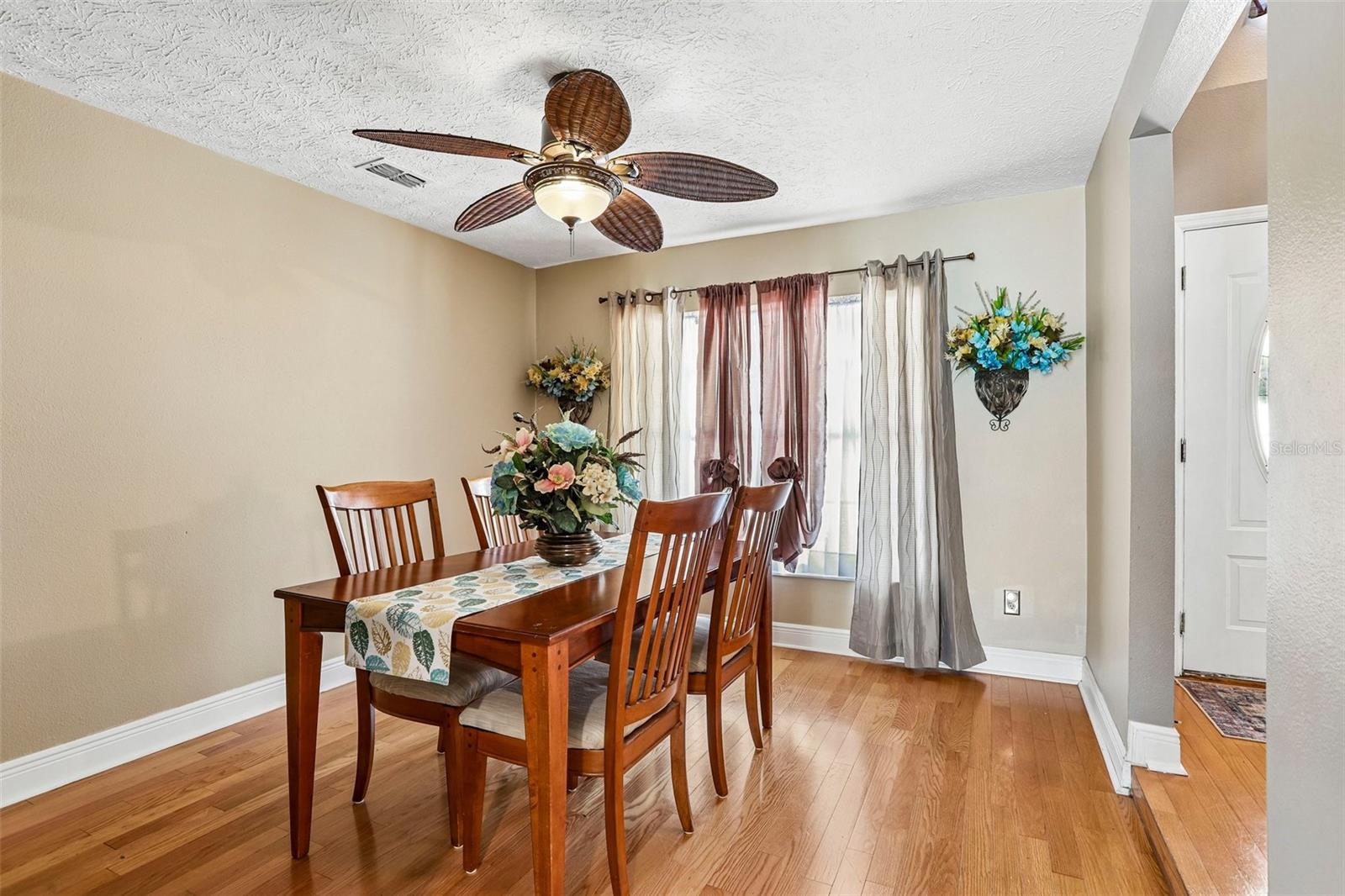 1424 DUMONT DR — photo 17